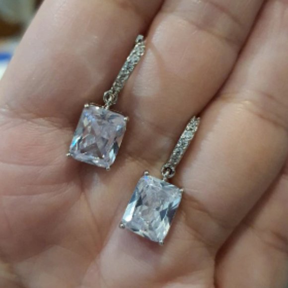 18K WHITE GOLD RADIANT DIAMOND DANGLE EARRINGS - Picture 6 of 6